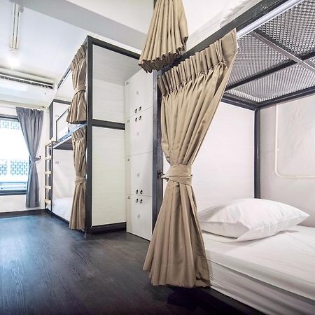 Moon House Hostel Bangkok Esterno foto
