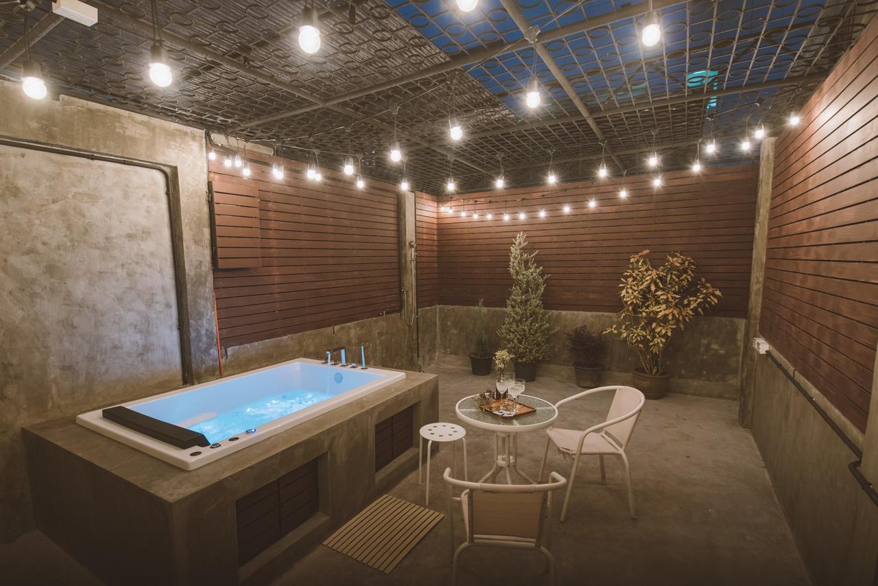 Moon House Hostel Bangkok Esterno foto
