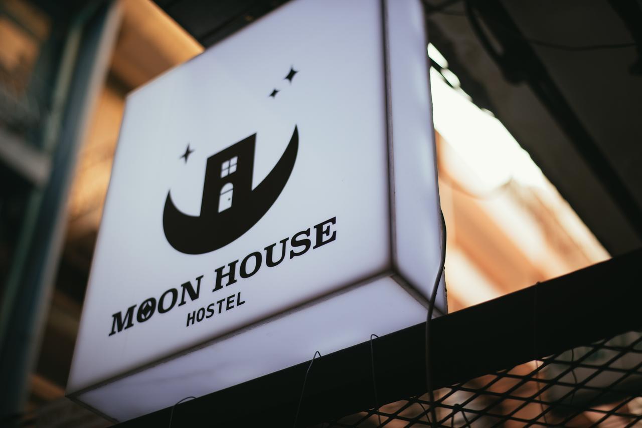 Moon House Hostel Bangkok Esterno foto